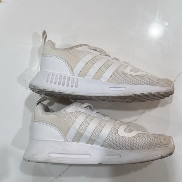 Adidas Little Kids All White Three Stripe Athletic Shoe, Size 10 - Picture 3 of 7